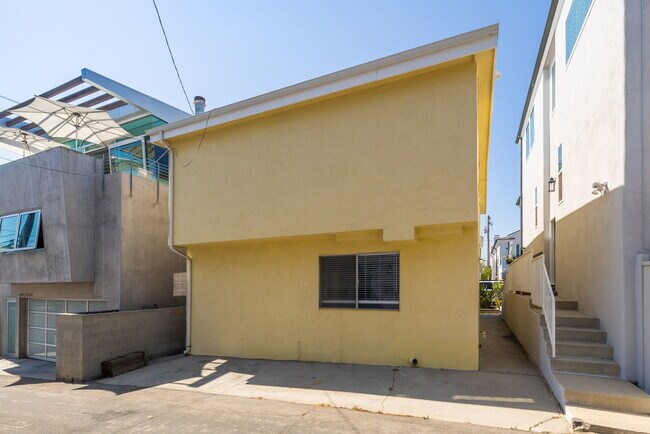 Building Photo - 464 28th St