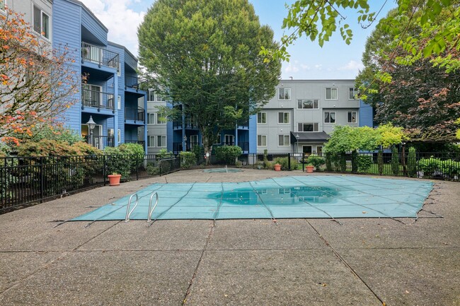 Building Photo - Tualatin Greens 2 bedroom/2 bath Condo