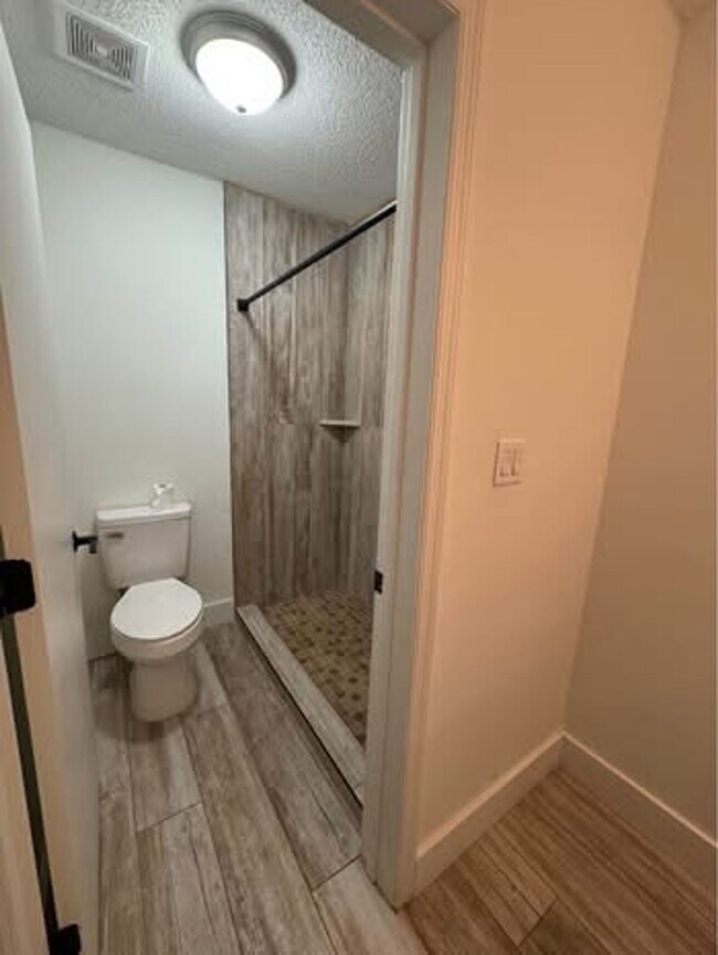 Building Photo - Large One Bedroom Across from the Beach in...