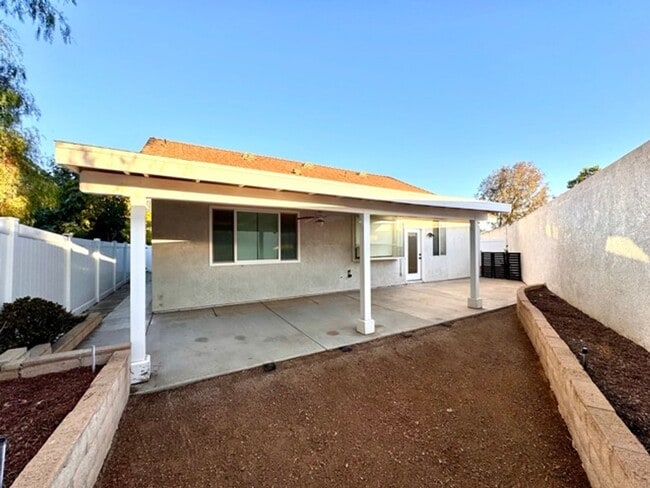 Building Photo - Bright and Open 3 Bedroom Home in Murrieta...