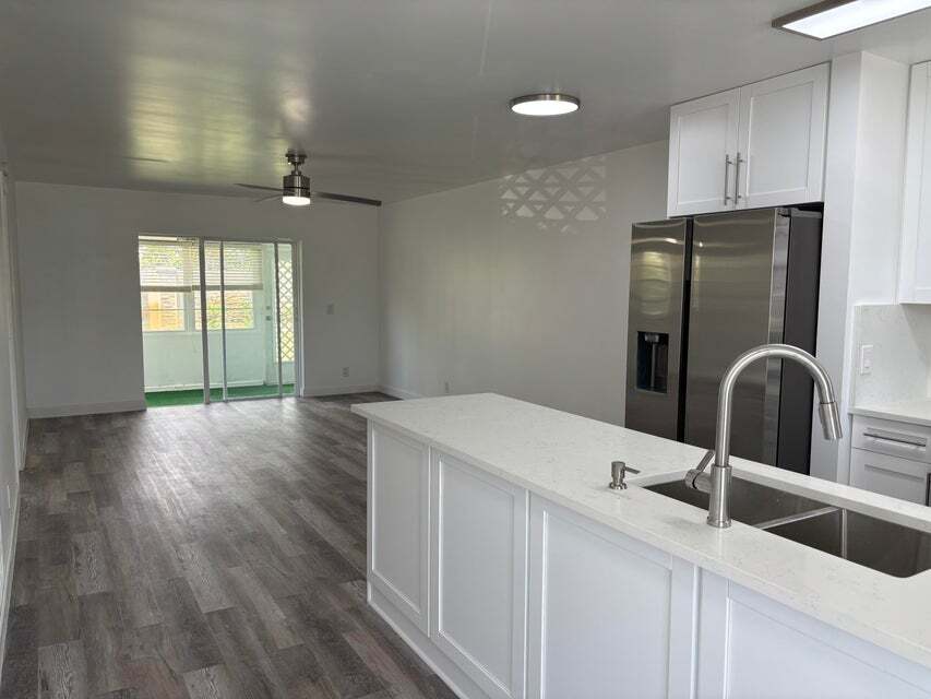 Building Photo - 1119 Lake Ter