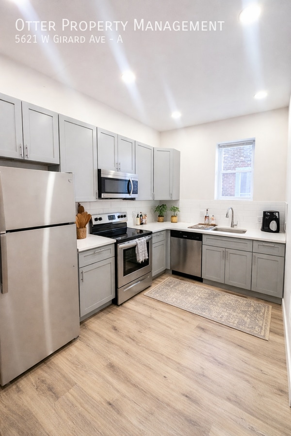 Building Photo - 5621 W Girard Ave