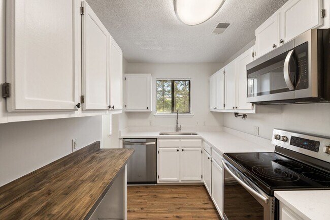 Building Photo - 600 Audubon Lake Dr