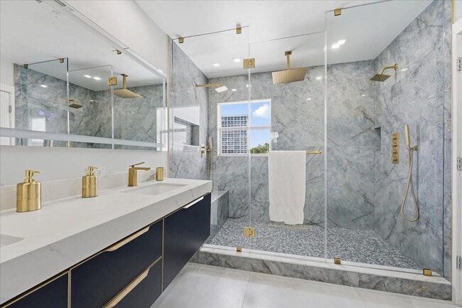 Building Photo - 4331 W Tradewinds Ave