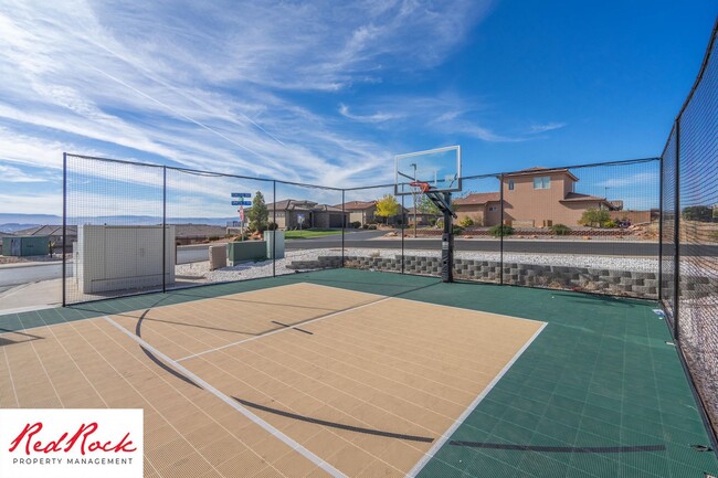 Building Photo - 3 Bedroom Townhome in Buena Vista Community
