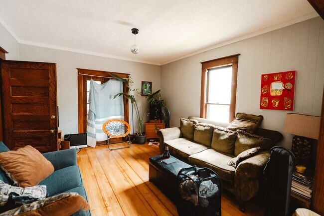 Building Photo - 1820 3rd Ave N