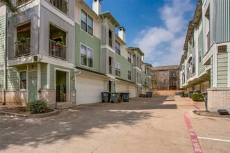 Building Photo - 2415 Stutz Dr