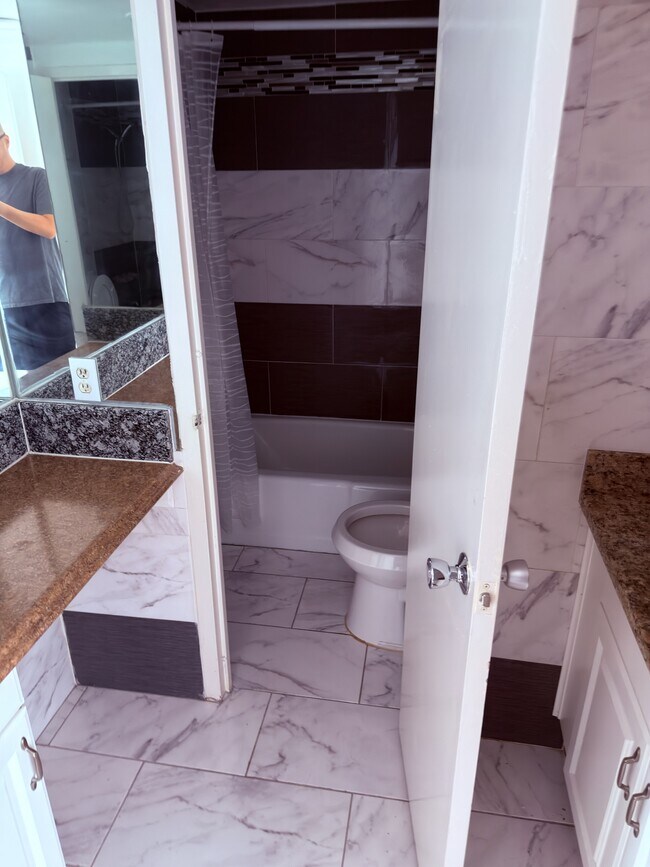 Building Photo - 7510 Hornwood Dr