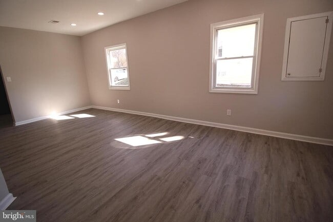 Building Photo - 5522 Addison Rd
