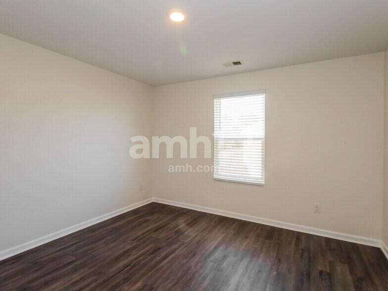 Building Photo - 1351 John Swann St