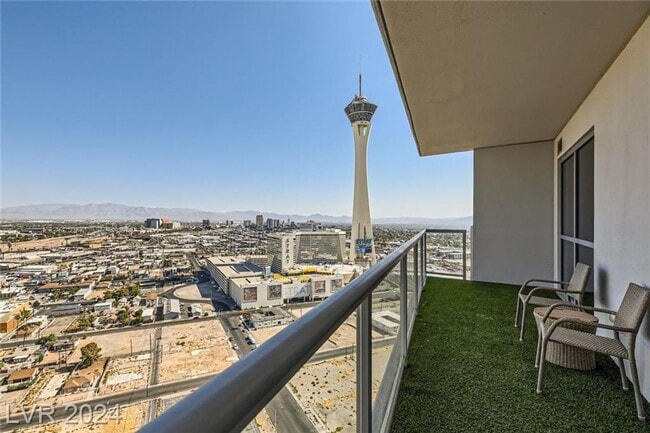 Building Photo - Stunningly Remodeled Studio High-Rise Unit For Rent