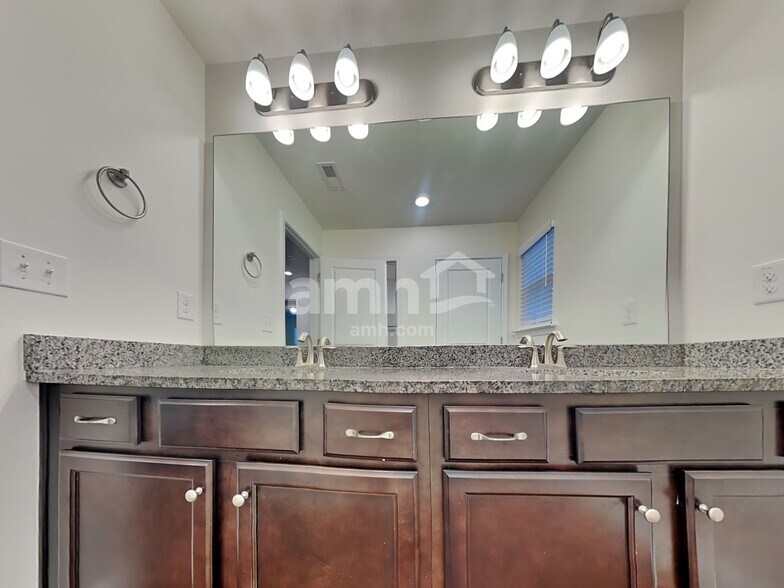 Building Photo - 1930 Sterling Brook Ct