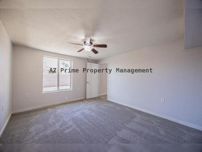 Building Photo - 452 S Mulberry