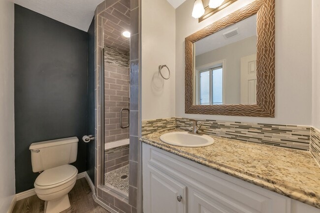 Building Photo - Beautiful Pet Friendly 4 Bed, 3 Bath Farmi...