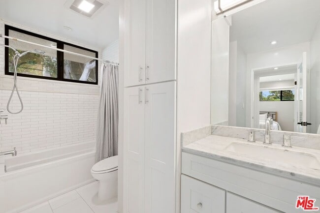 Building Photo - 43 Sea Colony Dr