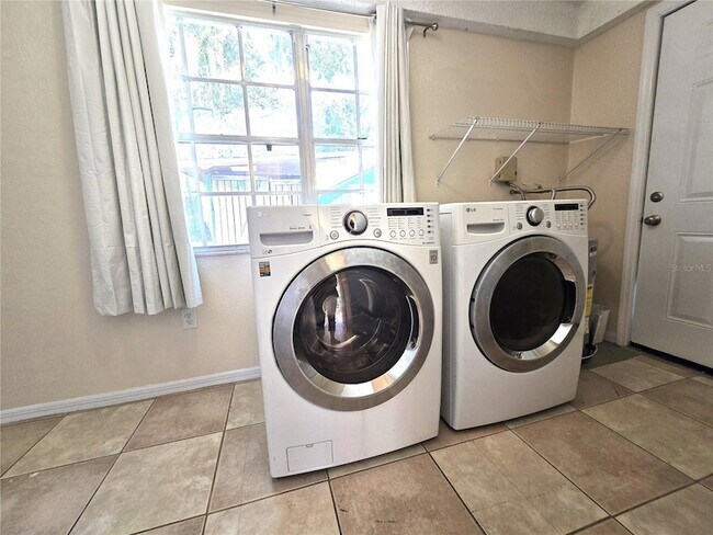 Building Photo - 309 Lakedale Dr