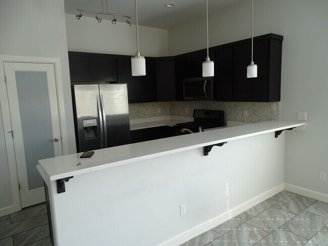 Building Photo - STYLISH EASTSIDE HOME