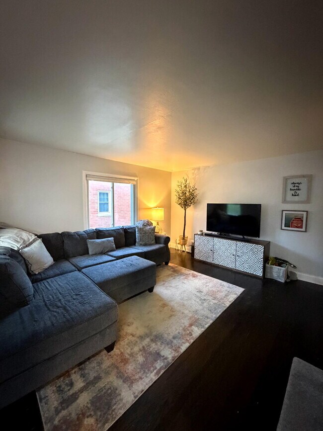 Building Photo - 5017 N Bay Ridge Ave
