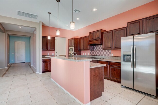 Building Photo - Lower price! Beautiful 2 bed + den, 2 bath Home Located in Quailwood!