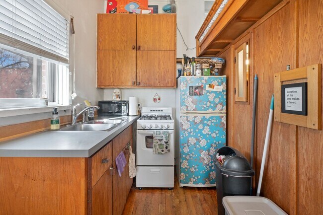 Primary Photo - 223 Bates Ave