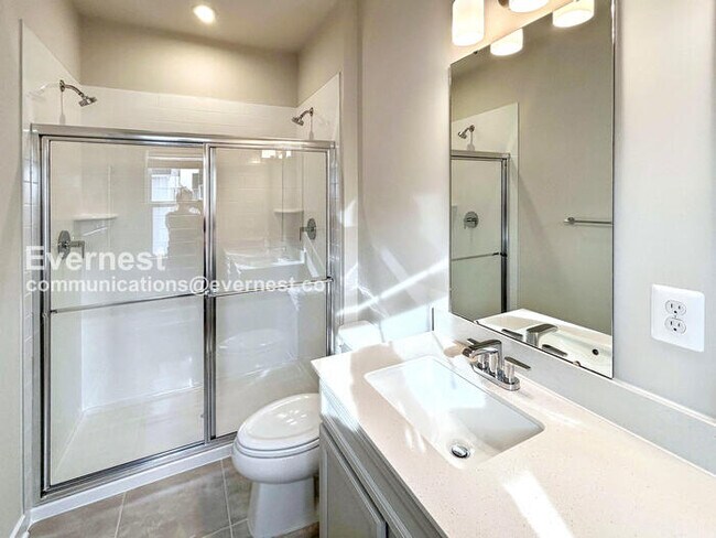 Building Photo - PROMO: Get $500 Off First Full Month’s Rent!/3 Bed/2.5 Bath Townhome with Garage / Available Now!