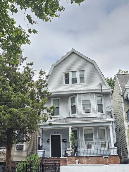 Building Photo - 166 Carteret Ave