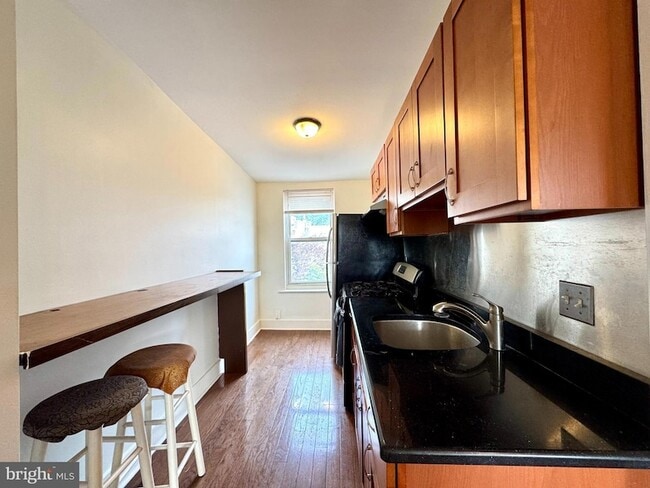 Building Photo - 2228 Fairmount Ave