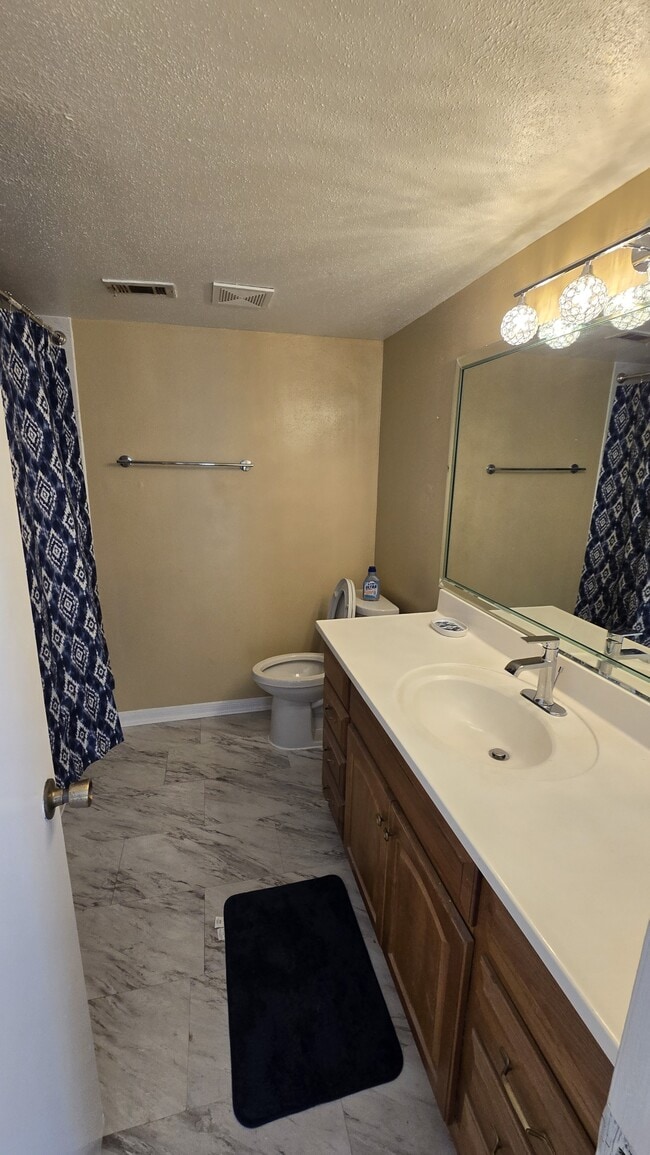 Building Photo - 135 April Point Dr N