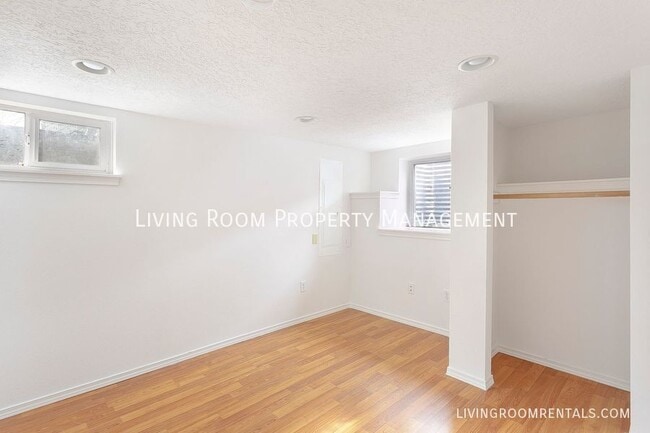 Building Photo - 4451 SE 29th Ave