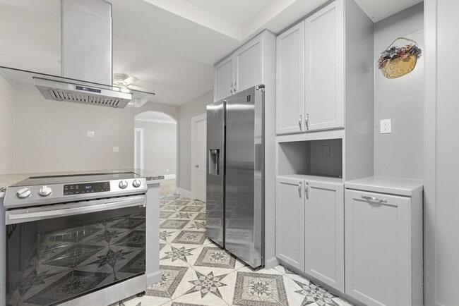 Building Photo - 20 Bennett St