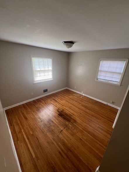 Building Photo - 3211 Mid Dale Ln