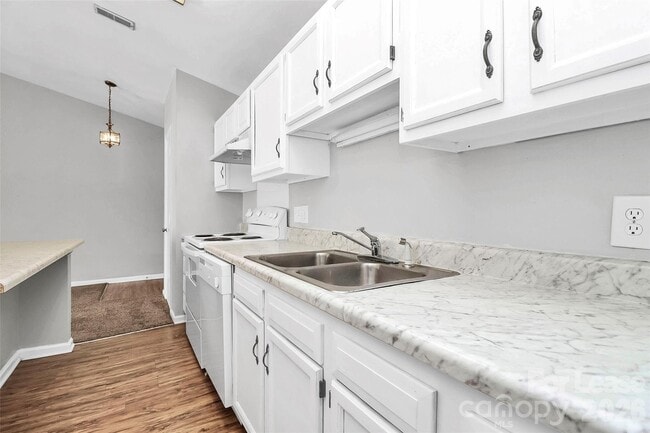 Building Photo - 6146 Meadow Rose Ln