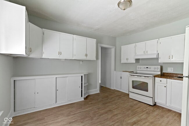 Building Photo - 1135 S Richland St