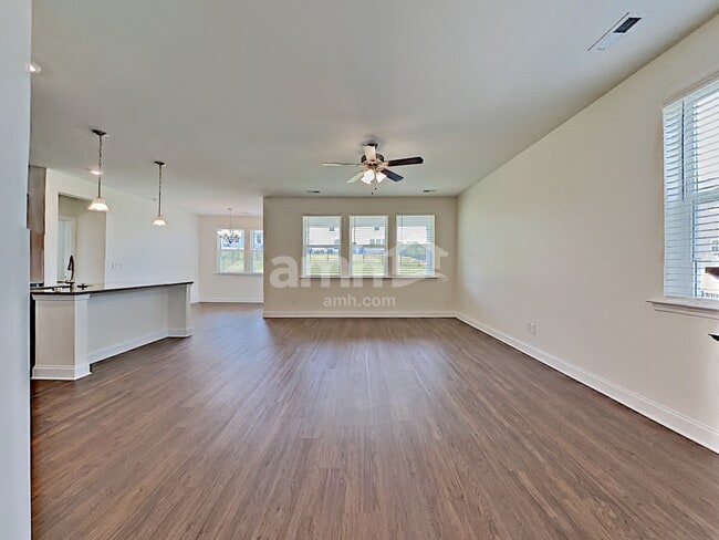 Building Photo - 142 Willowbrook Dr