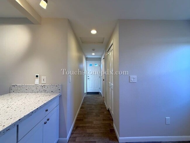 Building Photo - 5116 SE Mitchell St