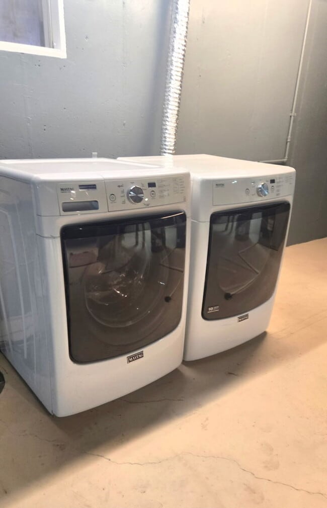 Building Photo - 127 Hickory Rd