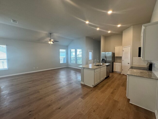 Building Photo - Stunning 3x2 Luxury Duplex in Buda, TX!