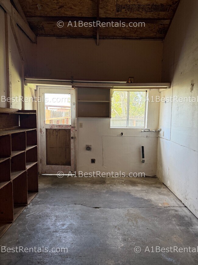 Building Photo - 5355 Yosemite Blvd