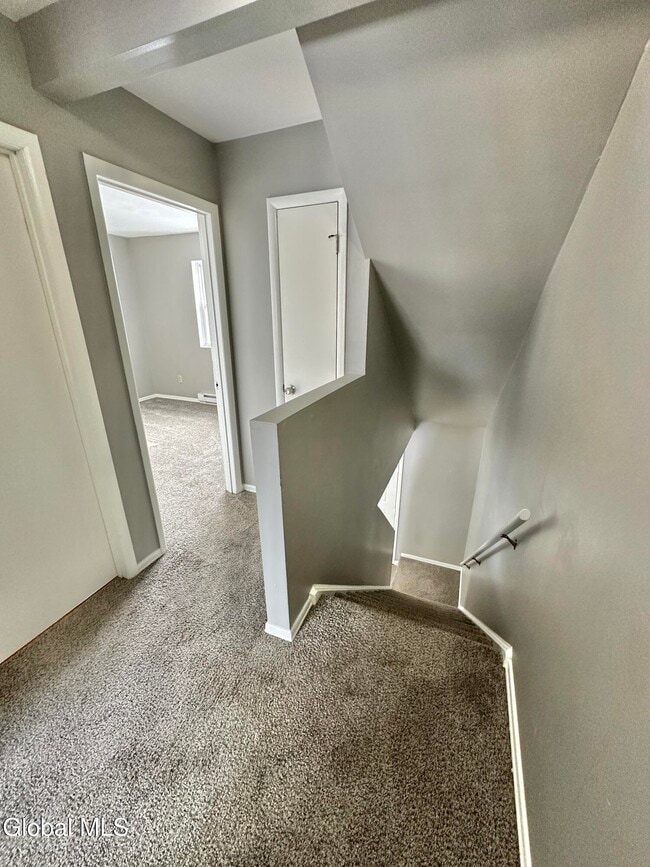 Building Photo - 31 Suncrest Dr