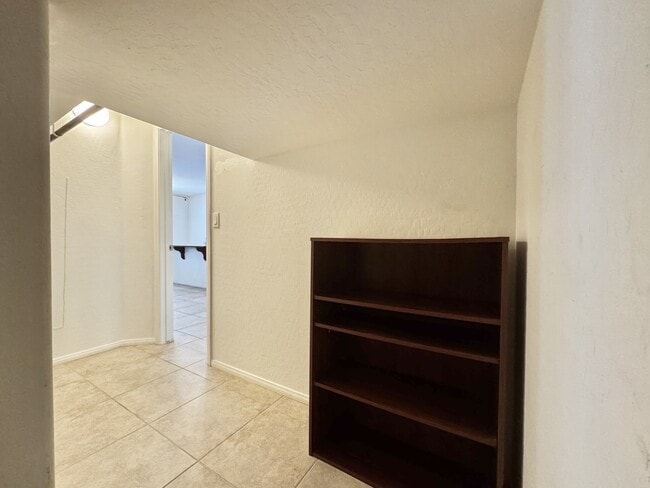 Building Photo - 10037 White Mulberry Dr