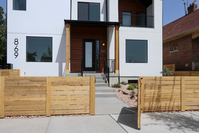 Building Photo - 3 Bedroom Townhome - Downtown Salt Lake City