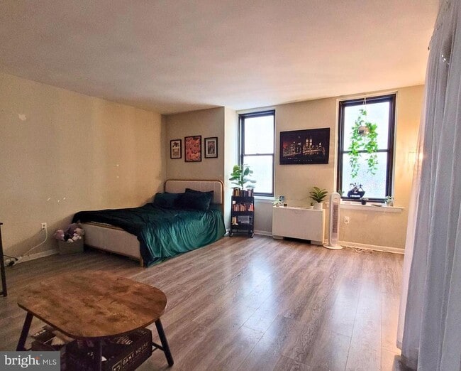 Building Photo - 135 S 19th St