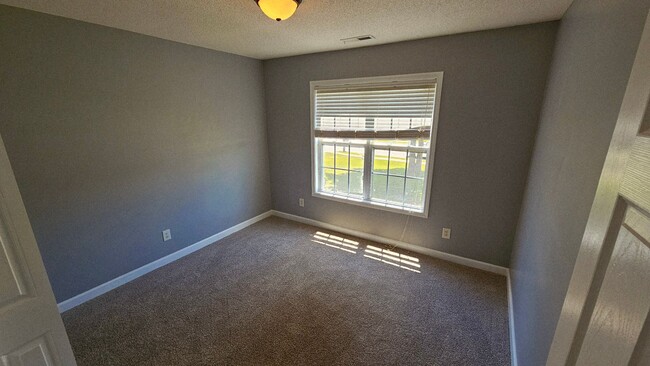 Building Photo - 3 BR 2 BA Aragona Village