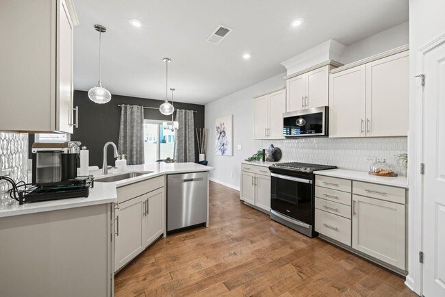 Building Photo - 2615 Quarterdeck Dr