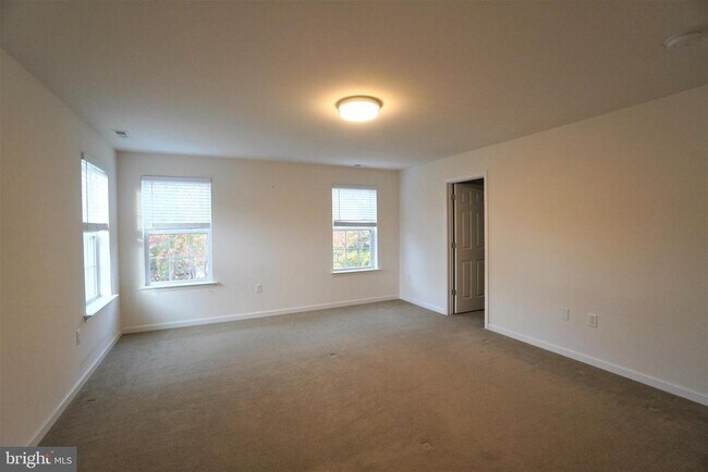 Building Photo - 1013 Chapman Cir