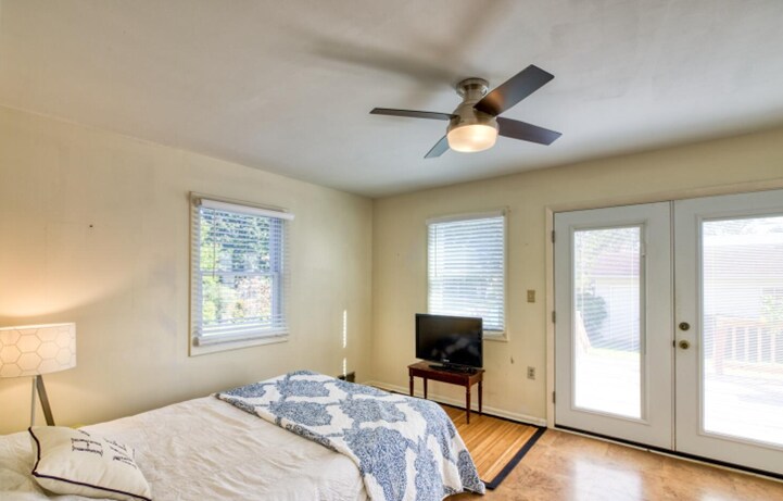 Building Photo - 2418 Manchester Rd