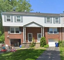 Building Photo - 466 Penbrooke Dr