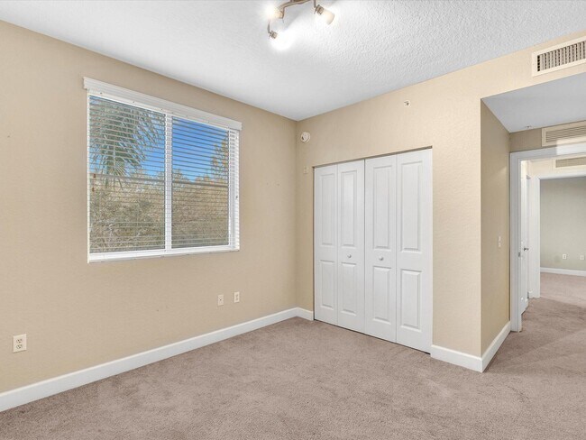 Building Photo - 4303 Renaissance Way