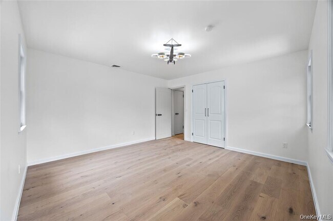 Building Photo - 26 Roseanne Dr