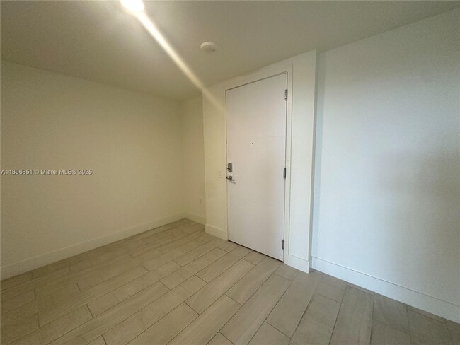 Building Photo - 2000 Metropica Wy